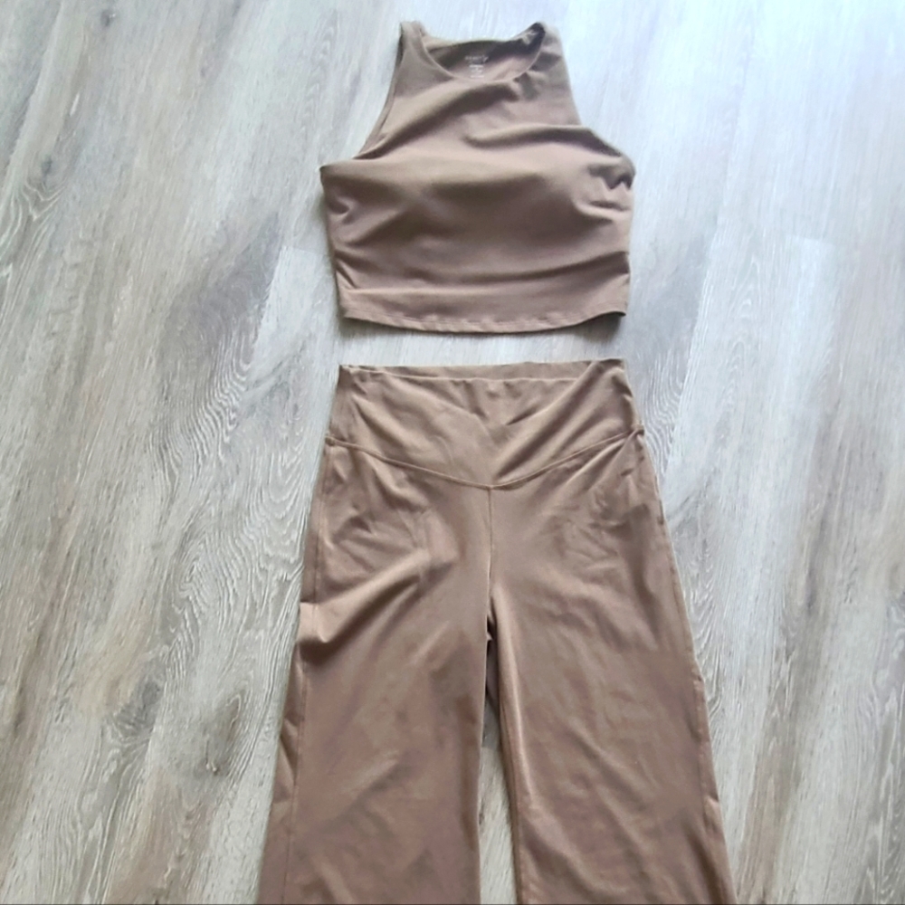 Old navy yoga set beige size large